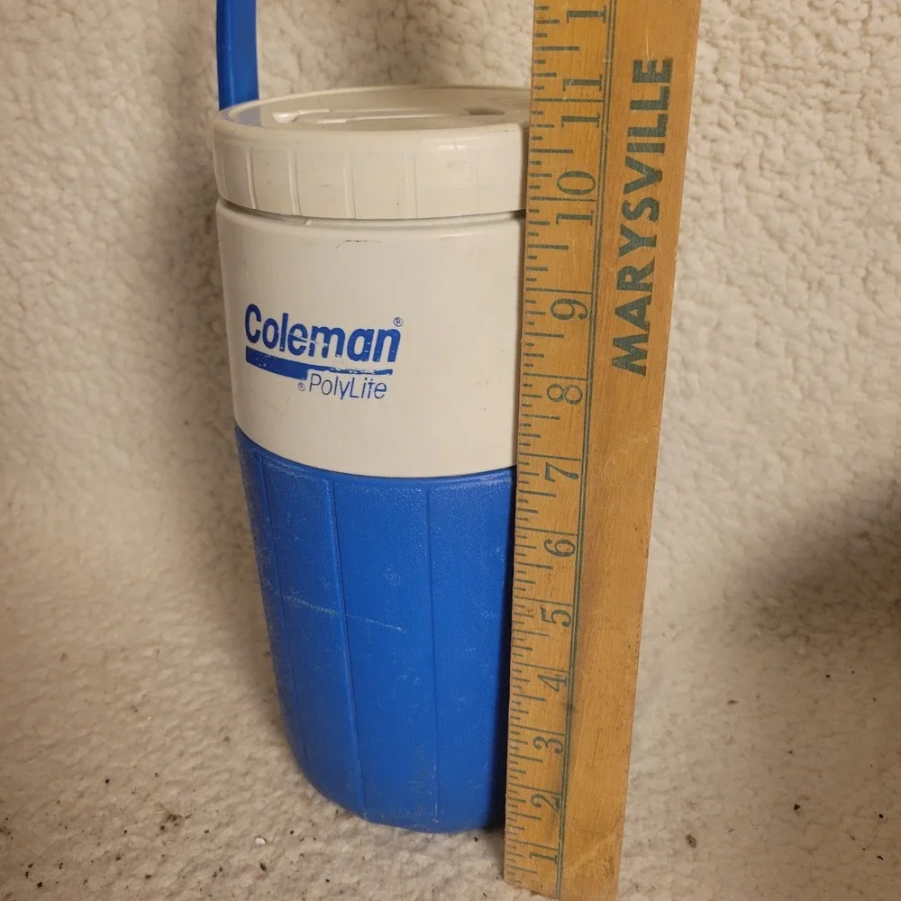 Coleman PolyLite Water Jug 1/2 Gallon Blue Good Vintage Retro Cooler Spout